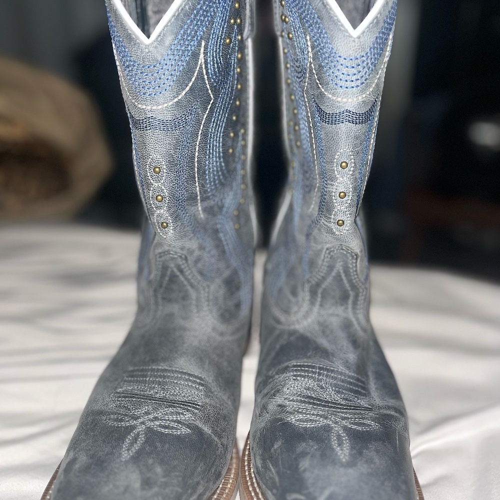 LAREDO WOMEN'S CHIC WESTERN BOOTS - BROAD SQUARE TOE BLUE WESTERN BOOTS